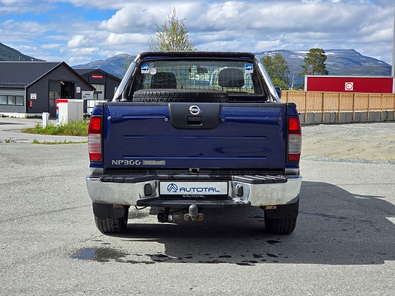 Nissan NP300 23 of 30