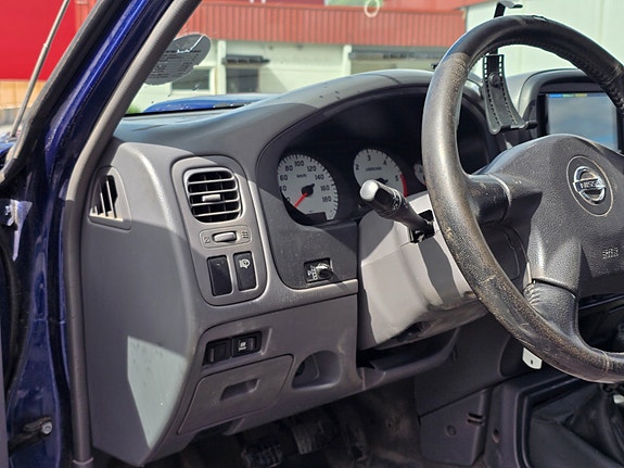 Nissan NP300 17 of 30