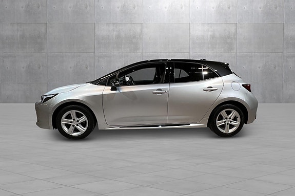 Toyota Corolla 2 of 5
