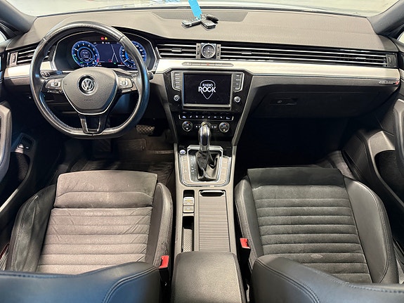 Volkswagen Passat 12 of 27