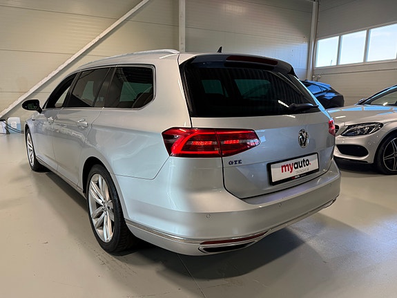 Volkswagen Passat 3 of 27