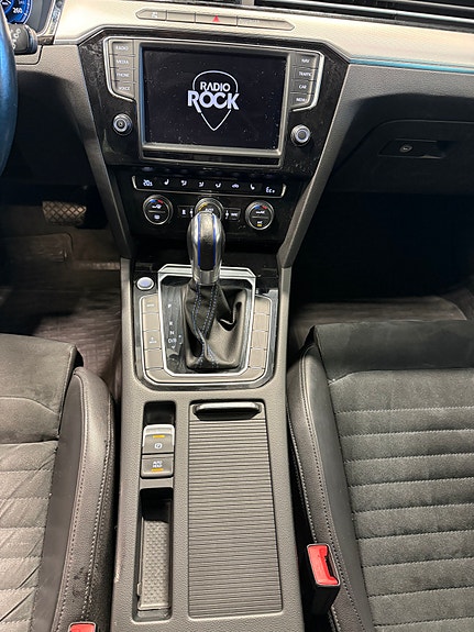 Volkswagen Passat 16 of 27