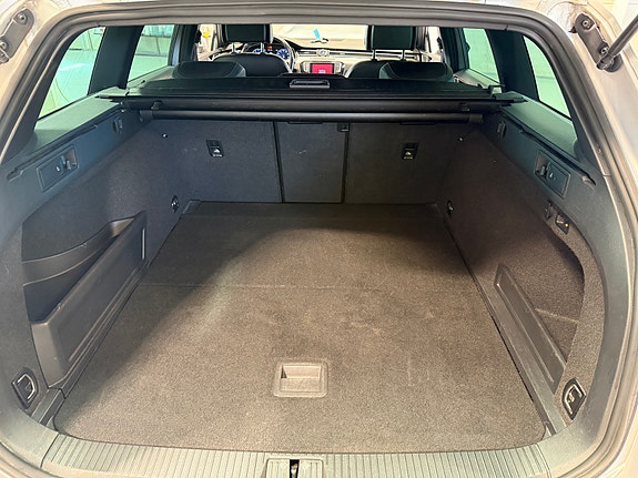 Volkswagen Passat 25 of 27