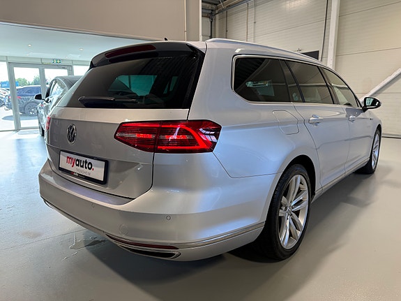 Volkswagen Passat 5 of 27