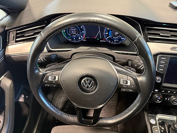 Volkswagen Passat 14 of 27
