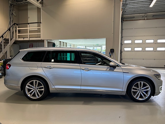 Volkswagen Passat 6 of 27