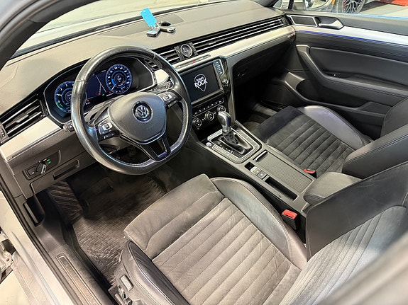 Volkswagen Passat 9 of 27