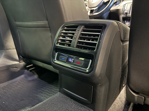 Volkswagen Passat 23 of 27