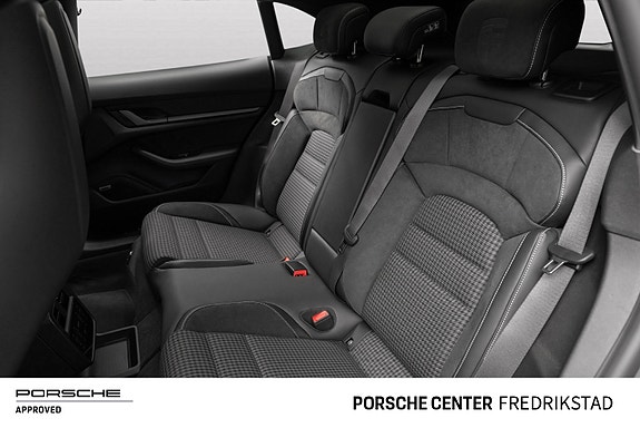 Porsche Taycan Cross Turismo 24 of 30