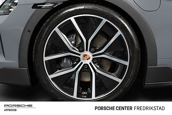Porsche Taycan Cross Turismo 19 of 30