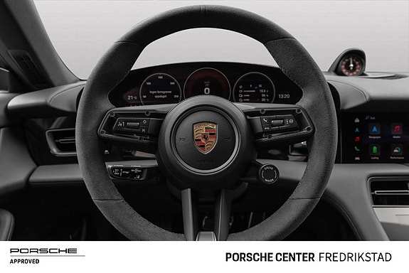 Porsche Taycan Cross Turismo 25 of 30