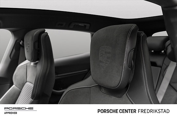 Porsche Taycan Cross Turismo 23 of 30