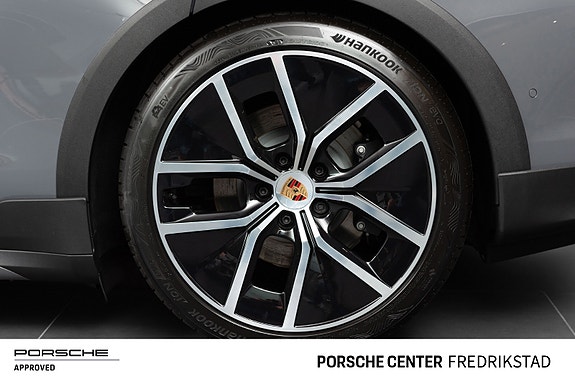 Porsche Taycan Cross Turismo 20 of 30