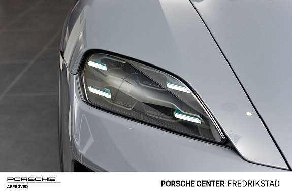 Porsche Taycan Cross Turismo 11 of 30