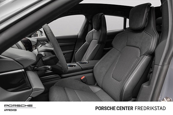 Porsche Taycan Cross Turismo 22 of 30