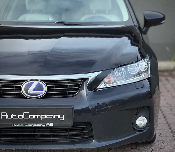 Lexus CT200h 4 of 5