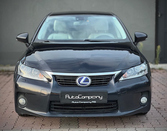 Lexus CT200h 3 of 5