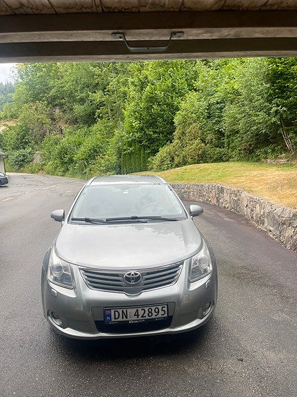 Toyota Avensis 3 of 5