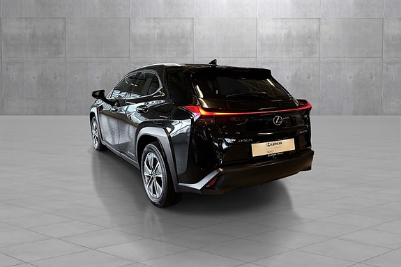 Lexus UX300e 3 of 5
