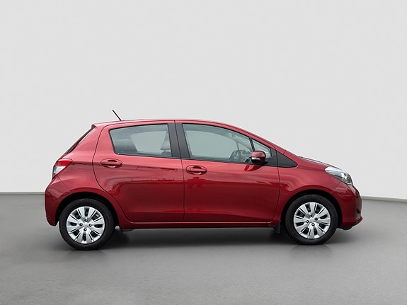 Toyota Yaris 6 of 23