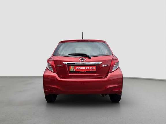 Toyota Yaris 4 of 23