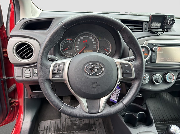 Toyota Yaris 11 of 23