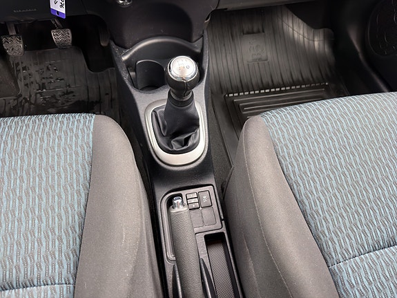 Toyota Yaris 18 of 23