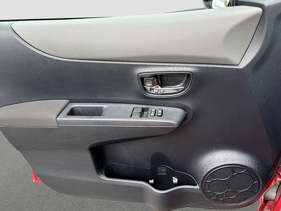 Toyota Yaris 15 of 23