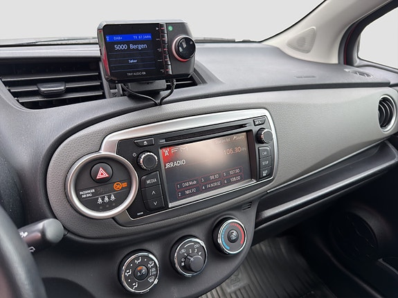 Toyota Yaris 13 of 23