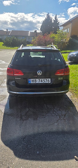 Volkswagen Passat 2 of 14