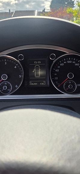 Volkswagen Passat 9 of 14