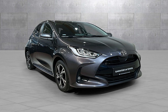 Toyota Yaris 8 of 28
