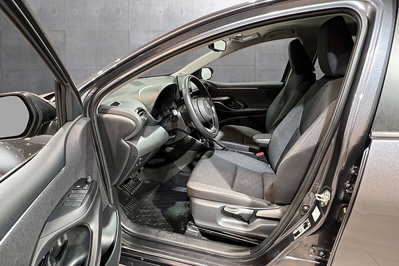 Toyota Yaris 11 of 28