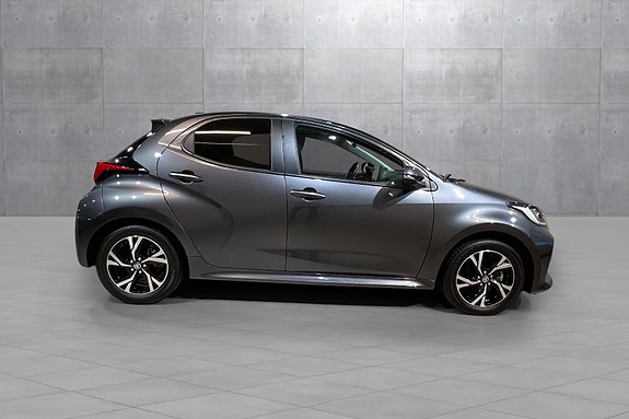Toyota Yaris 7 of 28