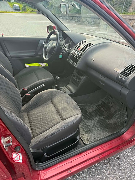 Volkswagen Polo 9 of 14