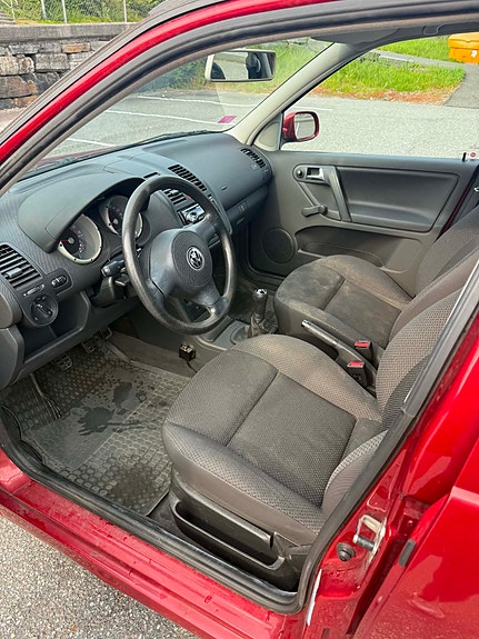 Volkswagen Polo 11 of 14