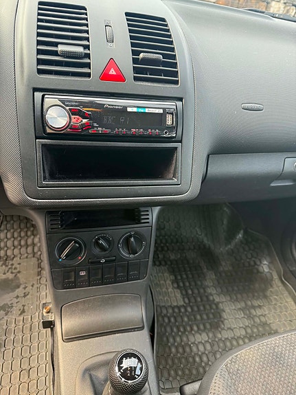 Volkswagen Polo 12 of 14