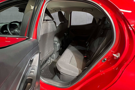 Toyota Yaris 16 of 29