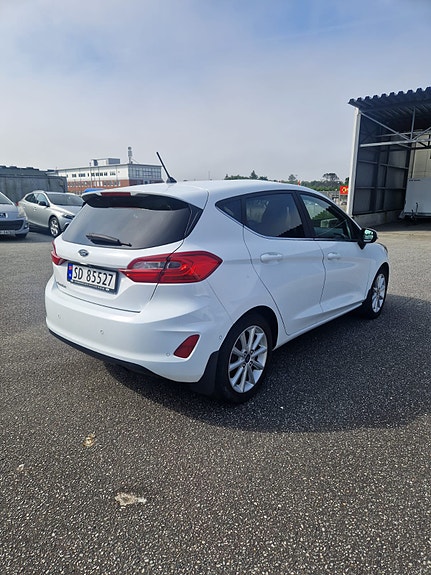Ford Fiesta 3 of 5