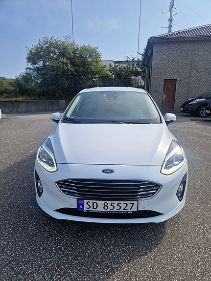 Ford Fiesta 2 of 5