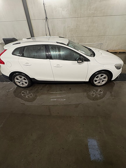 Volvo V40 Cross Country 4 of 20