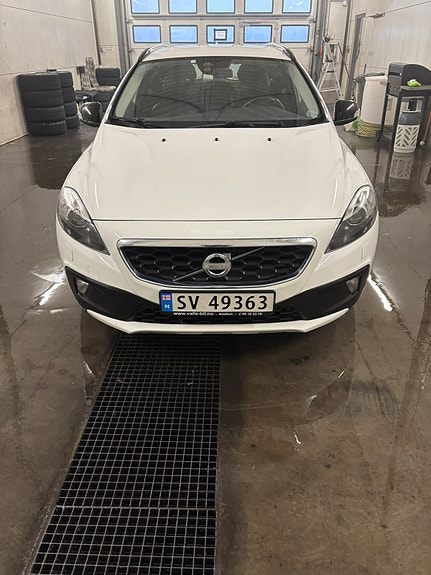 Volvo V40 Cross Country 2 of 20