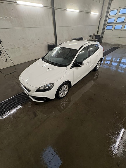 Volvo V40 Cross Country 10 of 20