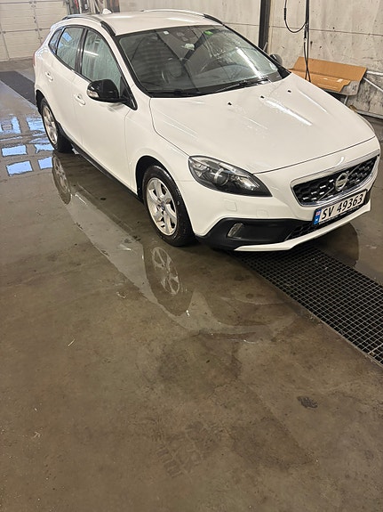 Volvo V40 Cross Country 3 of 20