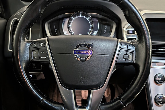 Volvo XC60 14 of 25