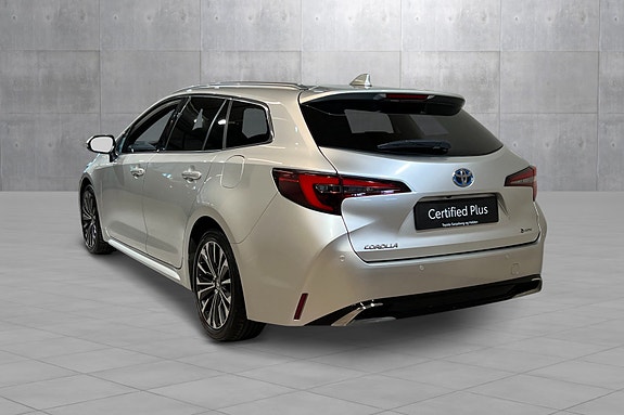 Toyota Corolla 4 of 5