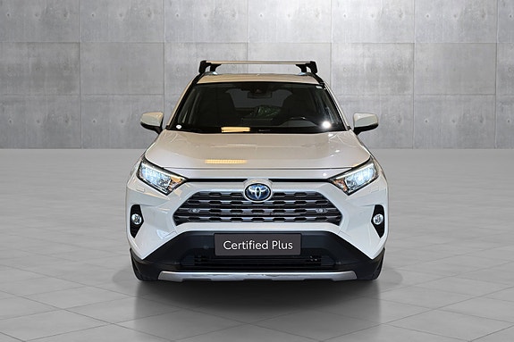 Toyota RAV4 8 of 18