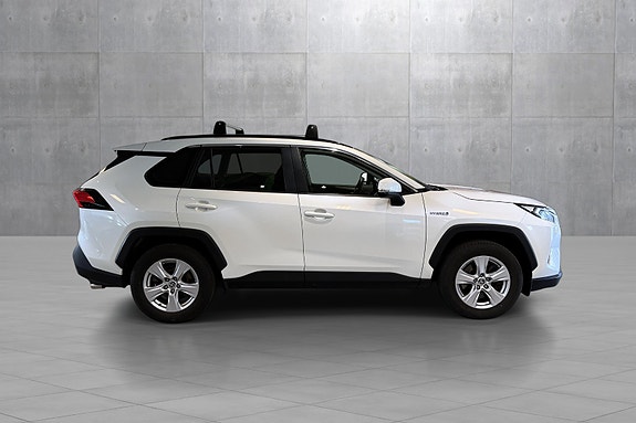 Toyota RAV4 6 of 18