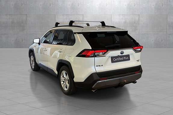 Toyota RAV4 3 of 18