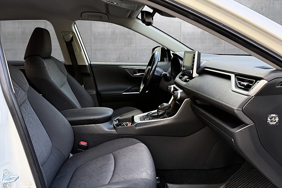 Toyota RAV4 10 of 18